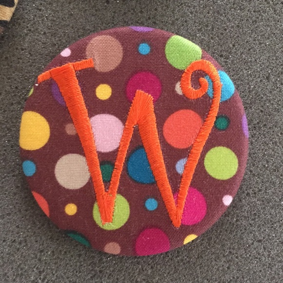 Four "W" Buttons - Picture 4 of 7